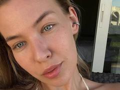 Lavandia - blond female with  big tits webcam at xLoveCam