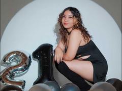 CutieCurvyForeign - female with black hair webcam at xLoveCam