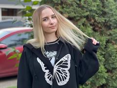 CuttiCrystall-hot - female with brown hair webcam at xLoveCam