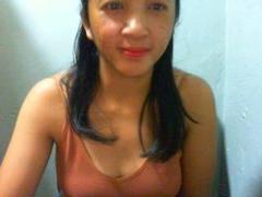 Cyah - female with brown hair webcam at xLoveCam