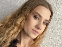 CyntiaLips - female webcam at xLoveCam