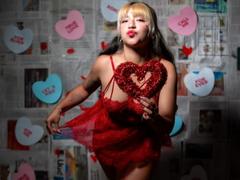 DahianaDmour - blond female webcam at xLoveCam