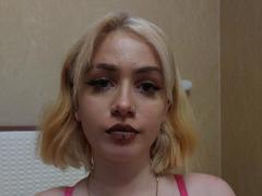 DaisyKate - blond female with  big tits webcam at xLoveCam