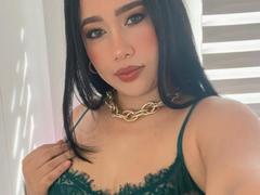 DakotaGauthier - female with black hair and  big tits webcam at xLoveCam