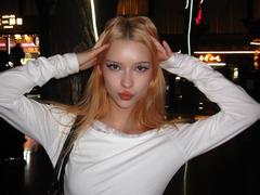 DalliaBanowski - female webcam at xLoveCam