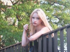DalliaBanowski - female webcam at xLoveCam