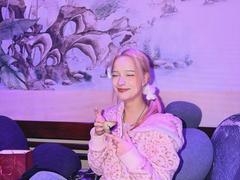 DalliaBanowski - female webcam at xLoveCam
