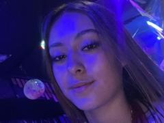 DamiAmbani - female with brown hair webcam at xLoveCam