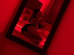 DamiAmbani - female with brown hair webcam at xLoveCam