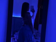 DamiAmbani - female with brown hair webcam at xLoveCam