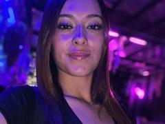 DamiAmbani - female with brown hair webcam at xLoveCam