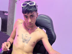 DamianKing - shemale webcam at xLoveCam