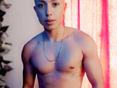 DamianLove69 - male webcam at xLoveCam