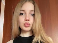 DandyMimi - blond female webcam at xLoveCam