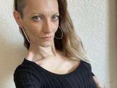 DaneeSoHot from xLoveCam