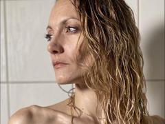 DaneeSoHot - blond female with  small tits webcam at xLoveCam