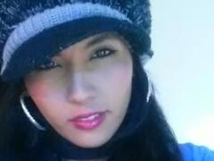 DaniaHot - female with black hair webcam at xLoveCam