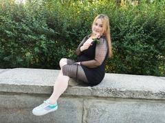 DaniellaGraceZZ - female with brown hair and  big tits webcam at xLoveCam