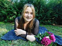 DaniellaGraceZZ - female with brown hair and  big tits webcam at xLoveCam