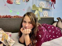 DaniellaGraceZZ - female with brown hair and  big tits webcam at xLoveCam
