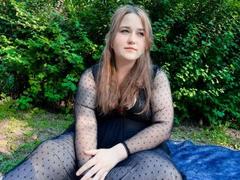 DaniellaGraceZZ - female with brown hair and  big tits webcam at xLoveCam