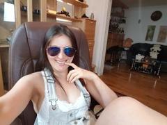 AnomimWoman - female with brown hair webcam at LiveJasmin