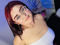 DaniielaaCorrtazaar - female with brown hair webcam at xLoveCam