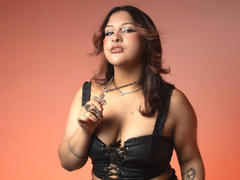 DanniLuke - female with brown hair and  big tits webcam at xLoveCam