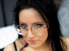 DaphneBlair - female with brown hair and  big tits webcam at LiveJasmin