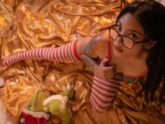 DaphneRuiz - female with black hair and  small tits webcam at xLoveCam