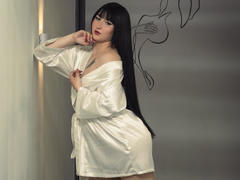 Daphnnee - female with black hair webcam at xLoveCam