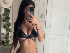 DariaVeil - female with black hair webcam at xLoveCam