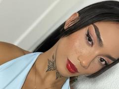 DariannaArtehortua - shemale webcam at xLoveCam