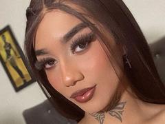 DariannaArtehortua - shemale webcam at xLoveCam