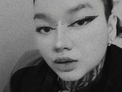 DarkCurvyLady - female with black hair webcam at xLoveCam