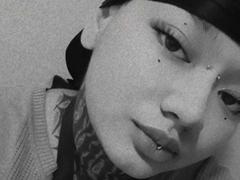 DarkCurvyLady - female with black hair webcam at xLoveCam