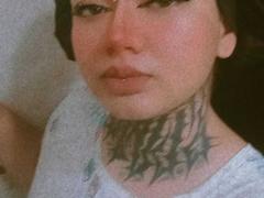 DarkCurvyLady - female with black hair webcam at xLoveCam