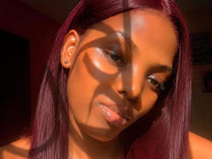 Gladwell - female with black hair webcam at xLoveCam