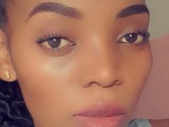 Gladwell - female with black hair webcam at xLoveCam
