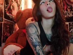DarknessJoones - female with brown hair webcam at xLoveCam