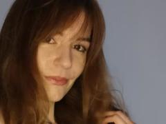Darrielle - female with brown hair webcam at xLoveCam