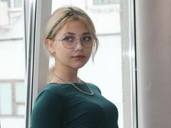 DataSley - blond female webcam at xLoveCam