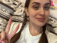 DawnGwin - female with brown hair webcam at xLoveCam