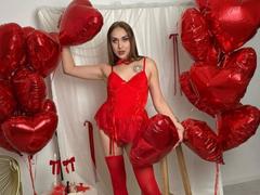 DawnGwin - female with brown hair webcam at xLoveCam