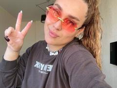 DawnGwin - female with brown hair webcam at xLoveCam