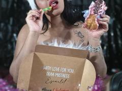 DeLuxePrincess - female with brown hair webcam at xLoveCam