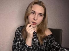 DeeannMilloy - female with black hair webcam at xLoveCam