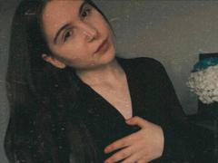 DeeannMilloy - female with black hair webcam at xLoveCam