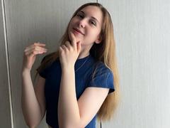 DeeannMilloy - female with black hair webcam at xLoveCam