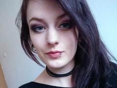 DeepNadiine - female with brown hair and  small tits webcam at xLoveCam